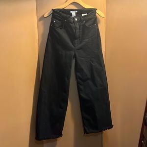 Black H&M flare 3/4 pants (size 6)
